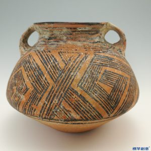 AA002 馬家窯文化彩繪人字紋雙耳陶壺
