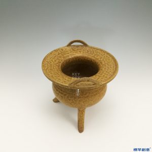 CB007 戰國時期原始青瓷刻劃紋三足鼎式香爐