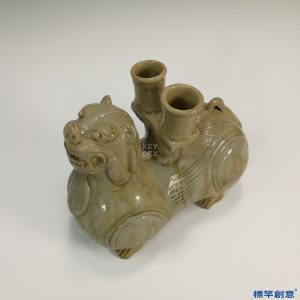 EB006 晉代越窯土青瓷獅形雙管燈台