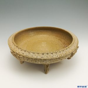 DB007 漢代原始青瓷模印雲紋三足盤