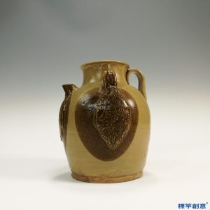 FB012 唐代長沙窯土黃釉褐彩貼花雙繫執壺