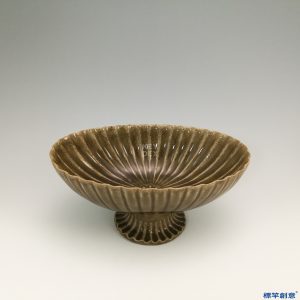 GA008 宋代越窯醬釉菊瓣紋橢圓形高足供盤