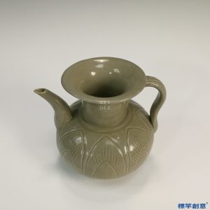 GB009 北宋越窯青瓷刻蓮瓣紋侈口執壺