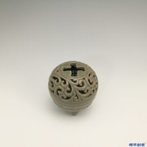 GB028 北宋越窯青瓷鏤空蓮瓣紋卍字符三足薰香爐