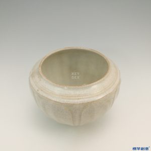 GC003 南宋湖田窯米白釉薄胎蓮瓣紋佛教鉢形供水杯