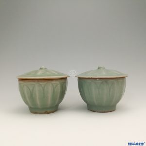 GC009 南宋龍泉窯青瓷刻蓮瓣紋佛教淨水蓋杯一對