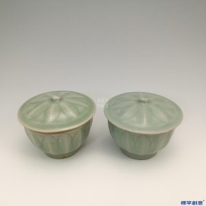 GC009 南宋龍泉窯青瓷刻蓮瓣紋佛教淨水蓋杯一對