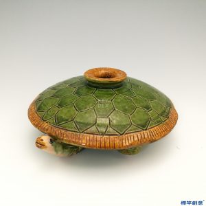 KK044 20世紀末三彩陶仿遼代龜形油燈