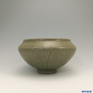 HA001 元代龍泉窯青瓷刻蓮瓣紋佛教食具缽形碗