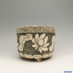 HA004 元代吉州窯米白釉黑彩繪蓮花紋三足香爐
