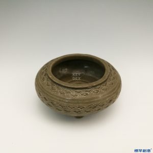 EC014 西晉越窯褐青瓷刻花聯珠紋三足香爐