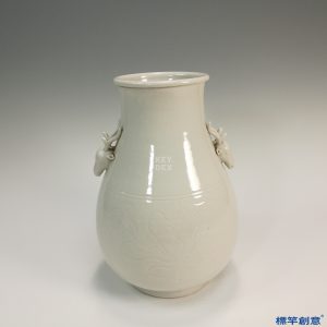 IA014 清代晚期景德鎮窯白釉刻蓮花紋鹿耳尊