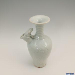 GA037 宋代湖田窯青白瓷刻蓮瓣紋小淨瓶