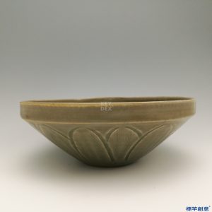GB024 北宋龍泉窯土青瓷刻蓮瓣紋洗口碗