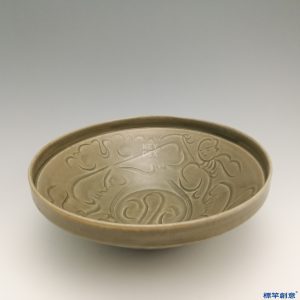 GB024 北宋龍泉窯土青瓷刻蓮瓣紋洗口碗