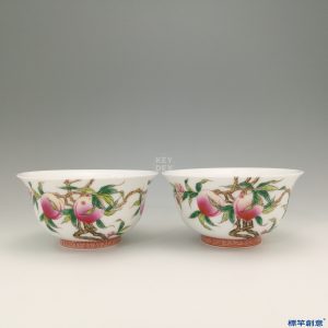 KK009 20世紀末曉芳窯粉彩過牆福壽杯一對