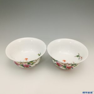 KK009 20世紀末曉芳窯粉彩過牆福壽杯一對