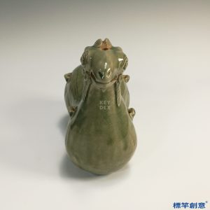 EB022 晉代青瓷點褐彩臥羊形燭台