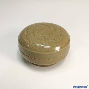 FC027 五代越窯土黃釉刻纏枝蓮紋高足粉盒