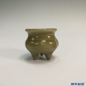GC031 南宋龍泉窯土青瓷出筋鬲式小香爐