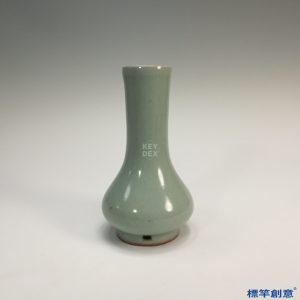 GC033 南宋龍泉窯青瓷穿帶長頸瓶