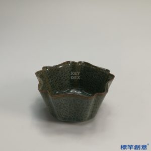 GC034 南宋龍泉溪口窯灰黑釉冰裂紋仿官窯花口小杯