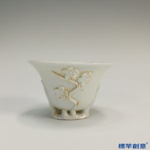 IA029 清代晚期白釉貼塑酒杯