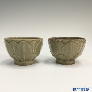 GB036 北宋龍泉金村窯青瓷刻蓮瓣紋供水杯一對