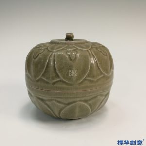 FC010 五代越窯土青瓷刻蓮瓣紋首飾盒