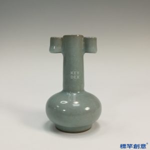 GA047 宋代龍泉窯青瓷素面小貫耳瓶