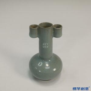 GA047 宋代龍泉窯青瓷素面小貫耳瓶