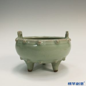 GC047 南宋龍泉窯粉青釉塑鼓釘紋雙耳三足香爐