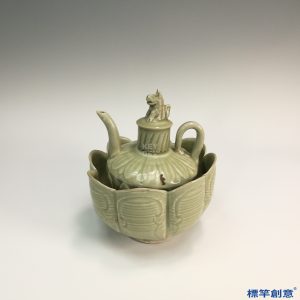 GA046 宋代建陽窯青瓷貼塑蓮瓣紋酒壺壺托一套