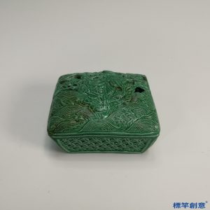 IA031 清代康熙景德鎮窯綠釉鏤空麒麟紋紙鎮