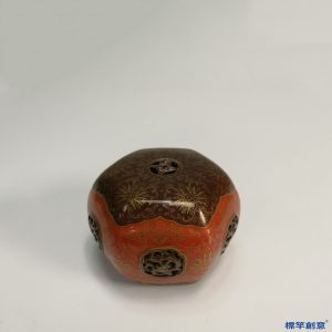 IA032 清代乾隆景德鎮官窯紅釉描金鏤空龍紋脈枕