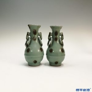 HA054 元代龍泉窯青瓷點褐彩雙耳掛環瓶一對