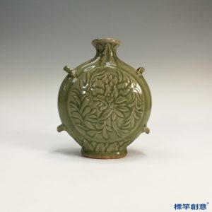 HA058 元代龍泉窯青瓷刻纏枝花卉紋穿帶扁壺