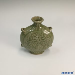 HA058 元代龍泉窯青瓷刻纏枝花卉紋穿帶扁壺