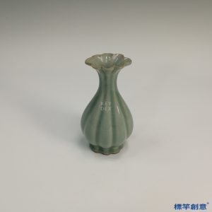 GC059 南宋龍泉窯青瓷瓜稜形花口瓶