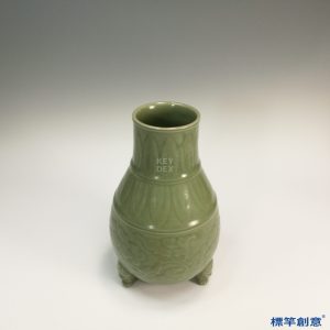 HA064 元代龍泉窯青瓷刻纏枝蓮紋獸足尊