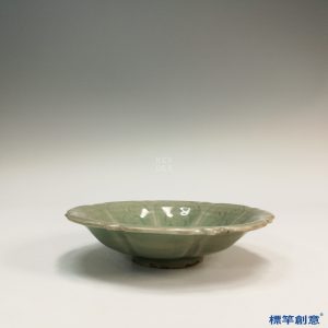HA066 元代龍泉窯青瓷印花菱口盤