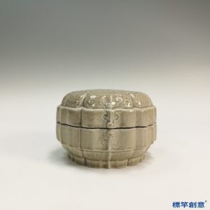 GB055 北宋定窯系米白釉印鳳紋葵口首飾盒