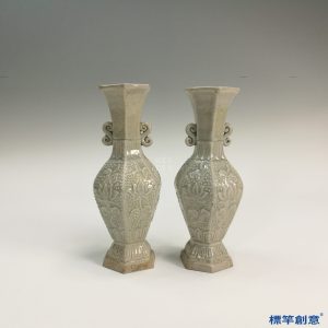 GB054 北宋將樂窯米白釉刻蓮瓣紋雙耳六方瓶一對