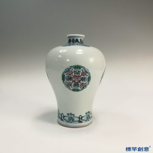 KK028 20世紀中景德鎮窯白釉地五彩福壽團花紋梅瓶