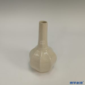 GB044 北宋白舍窯白釉無紋八棱淨瓶