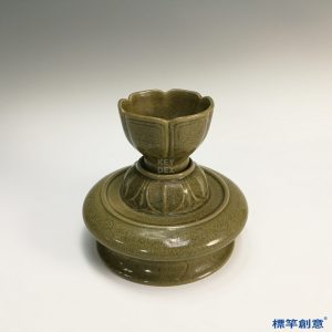 FC011 五代越窯土青瓷刻蓮瓣紋高足供水杯