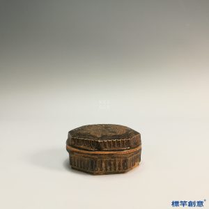GC066 南宋建寧窯醬釉刻纏枝牡丹紋粉盒