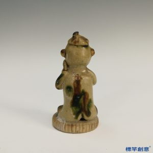 FB033 唐代長沙窯土黃釉點彩盤坐胡人俑