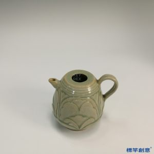FC021 五代耀州窯淡青瓷刻蓮瓣紋梨形執壺