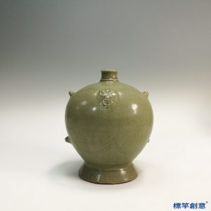 GA054 宋代越窯青瓷貼塑團花紋卣式穿帶壺